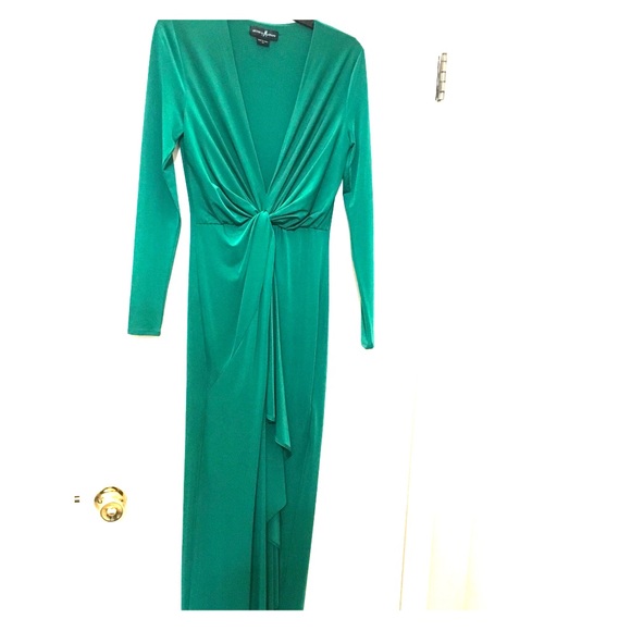 Green gown - Picture 5 of 5